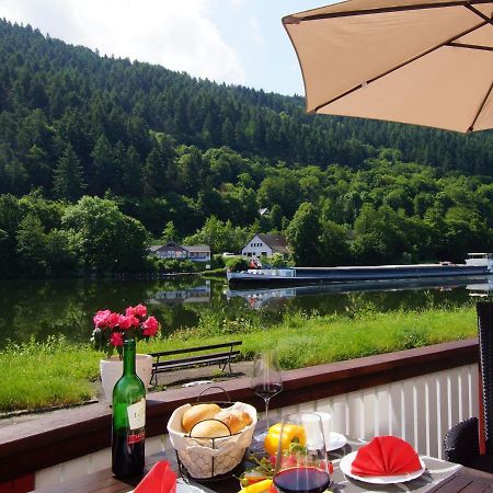 Altes Faehrhaus An Der Mosel Anno1633 Apartment Трабен-Трарбах Екстериор снимка