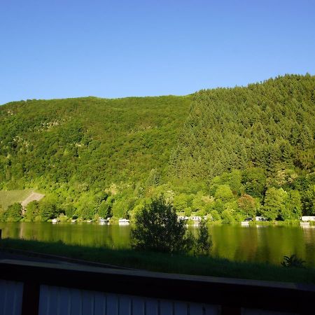 Altes Faehrhaus An Der Mosel Anno1633 Apartment Трабен-Трарбах Екстериор снимка