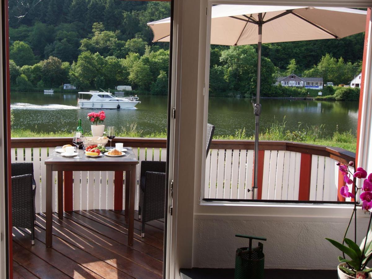 Altes Faehrhaus An Der Mosel Anno1633 Apartment Трабен-Трарбах Екстериор снимка