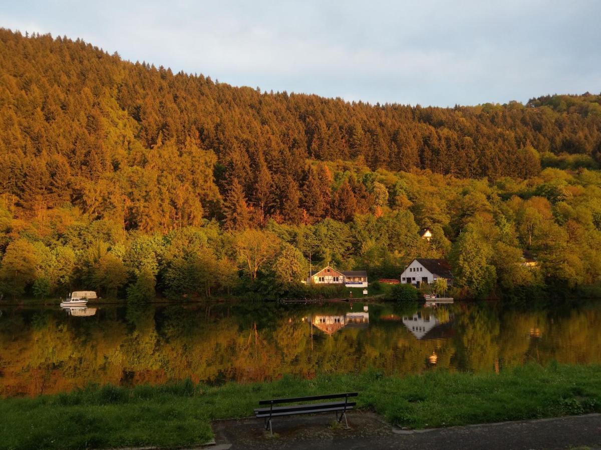 Altes Faehrhaus An Der Mosel Anno1633 Apartment Трабен-Трарбах Екстериор снимка
