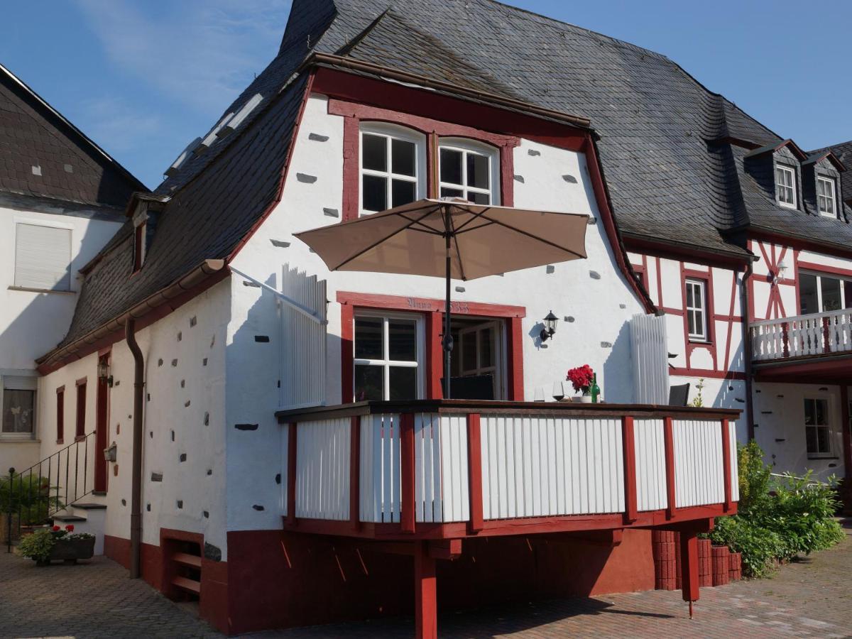 Altes Faehrhaus An Der Mosel Anno1633 Apartment Трабен-Трарбах Екстериор снимка