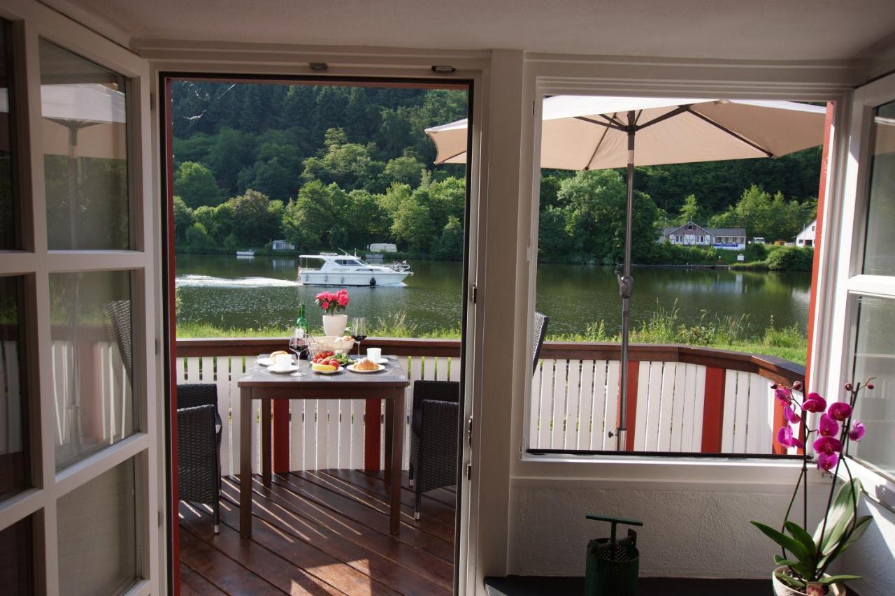 Altes Faehrhaus An Der Mosel Anno1633 Apartment Трабен-Трарбах Екстериор снимка