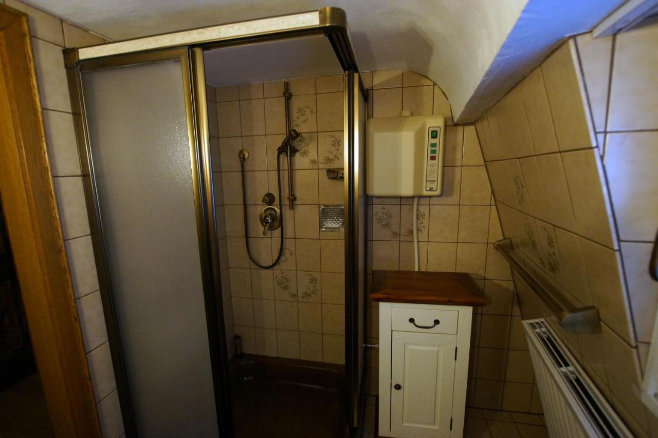Altes Faehrhaus An Der Mosel Anno1633 Apartment Трабен-Трарбах Екстериор снимка