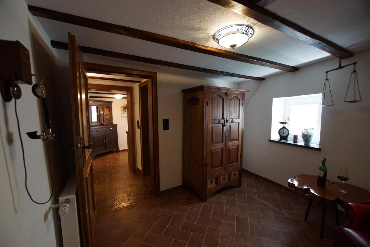 Altes Faehrhaus An Der Mosel Anno1633 Apartment Трабен-Трарбах Екстериор снимка