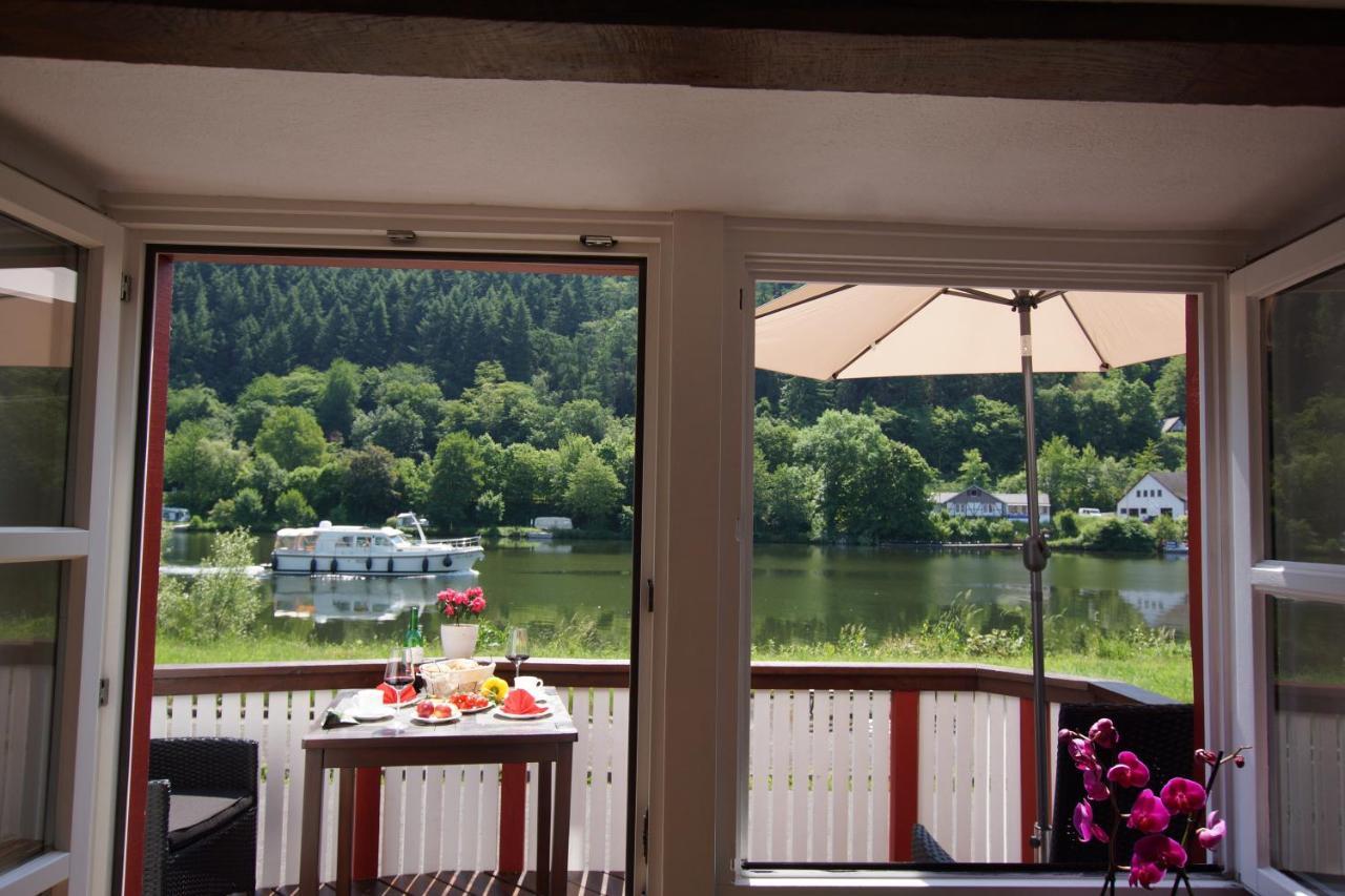 Altes Faehrhaus An Der Mosel Anno1633 Apartment Трабен-Трарбах Екстериор снимка