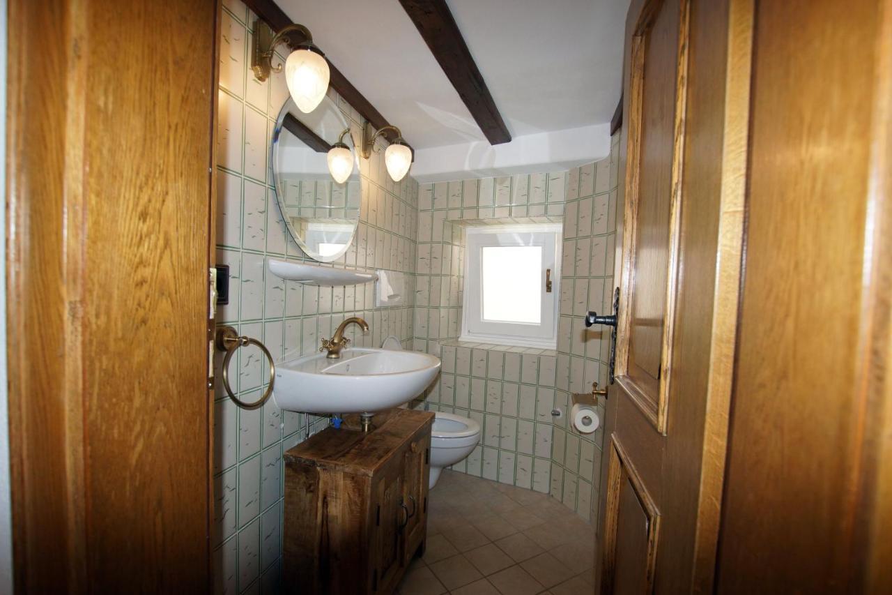 Altes Faehrhaus An Der Mosel Anno1633 Apartment Трабен-Трарбах Екстериор снимка
