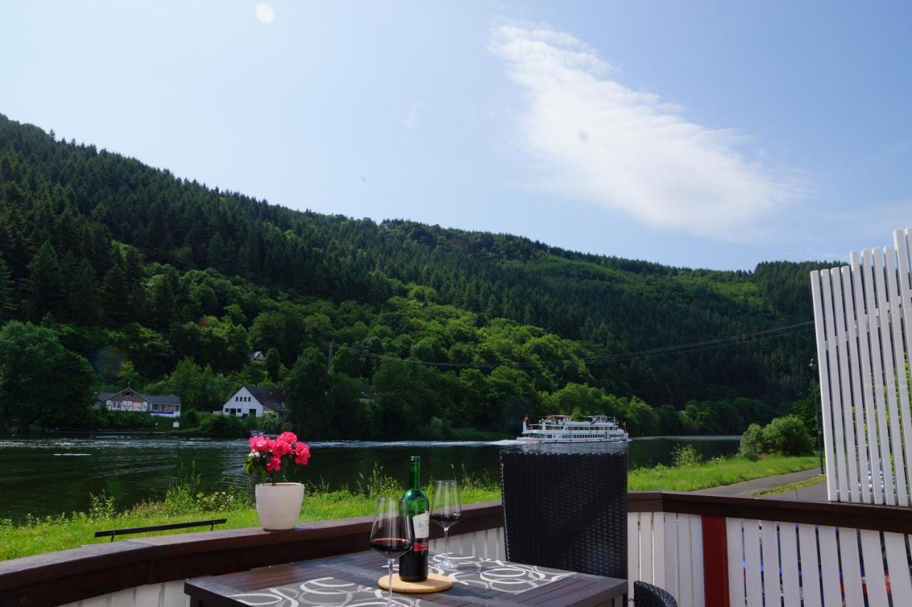 Altes Faehrhaus An Der Mosel Anno1633 Apartment Трабен-Трарбах Екстериор снимка