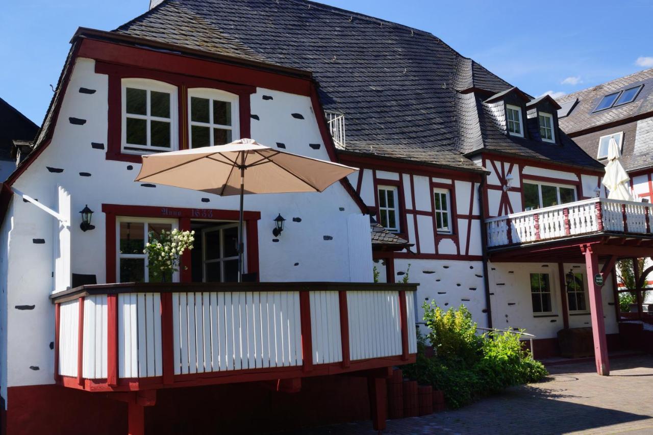 Altes Faehrhaus An Der Mosel Anno1633 Apartment Трабен-Трарбах Екстериор снимка
