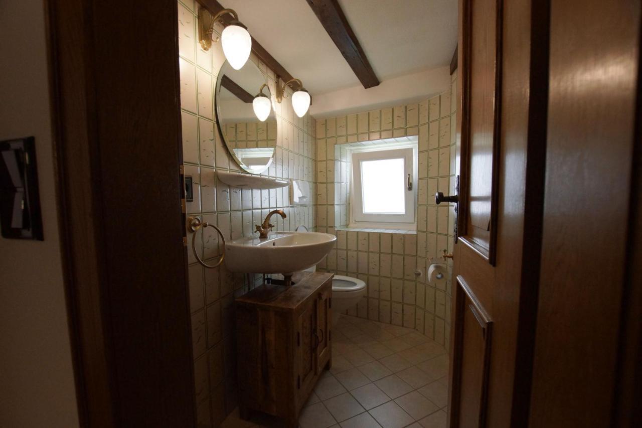 Altes Faehrhaus An Der Mosel Anno1633 Apartment Трабен-Трарбах Екстериор снимка